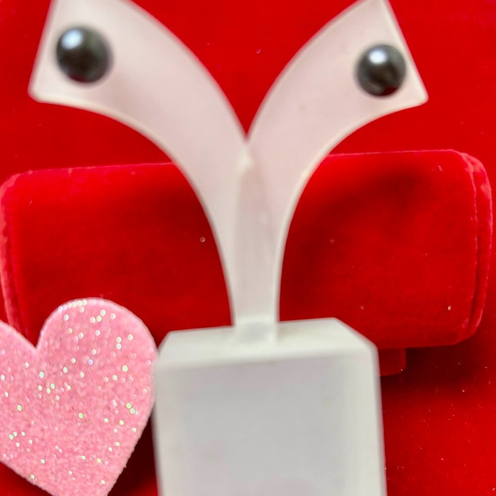 Black Peacock cultured 5mm Pearl stud set in 14k yellow gold.